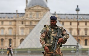 French_Soldier_Louvre_ap_img