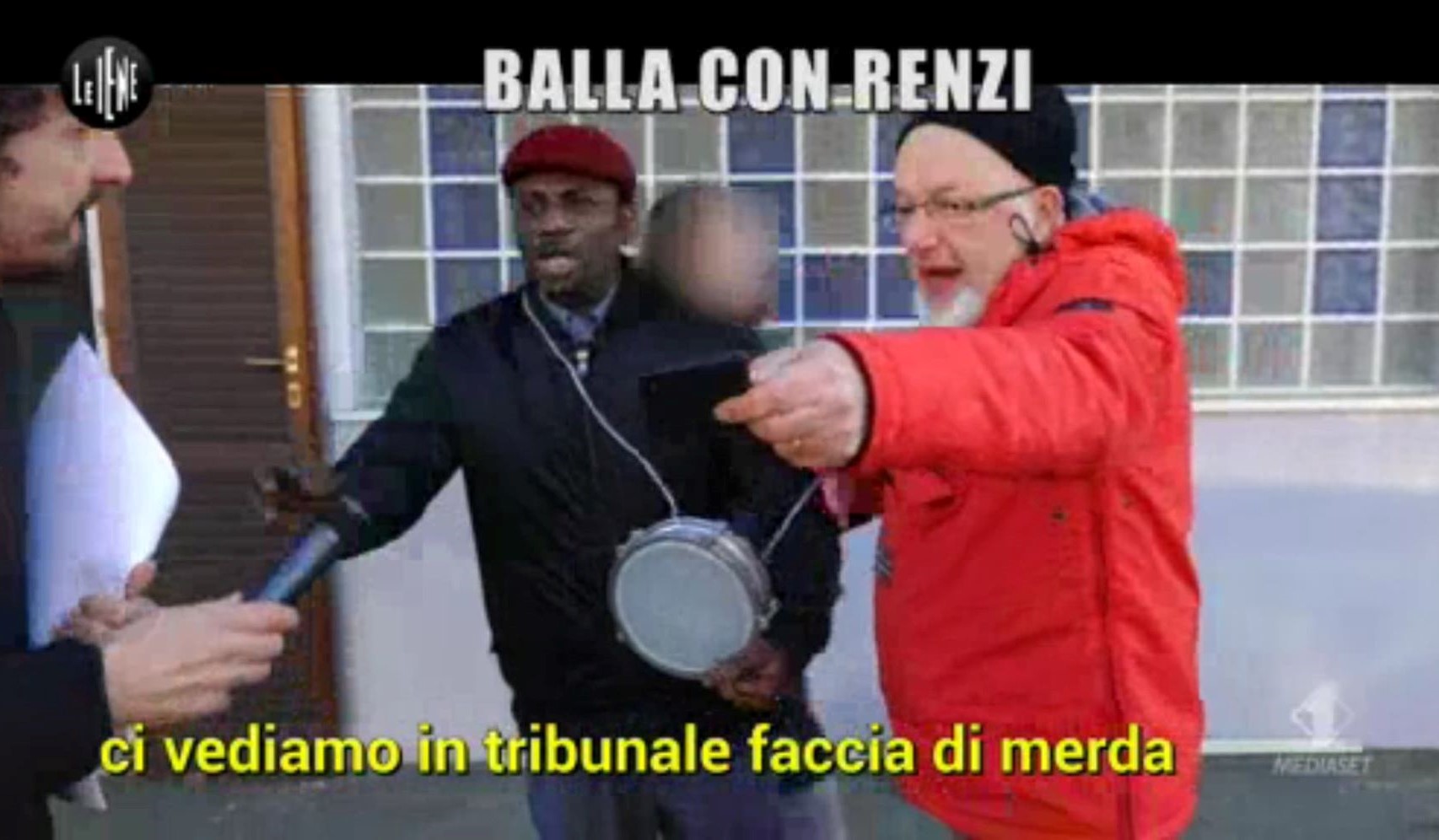 Tiziano Renzi perde la calma a le iene e insulta un nigeriano